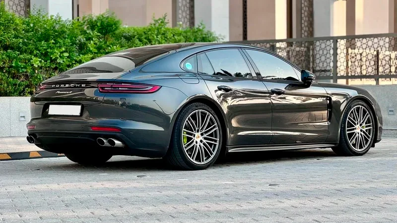 car rental Porsche Panamera