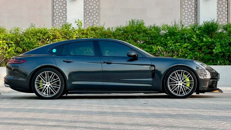  car rental Porsche Panamera