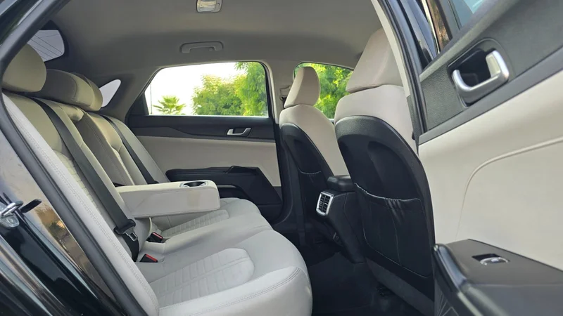 KIA K900 for rent with driver