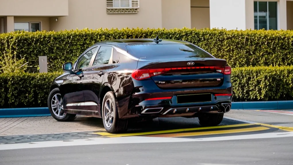 KIA K900 for rent with driver